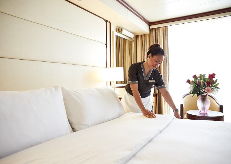 Do You Need to Tip the Hotel Clean-Up Crew When on a Trip?